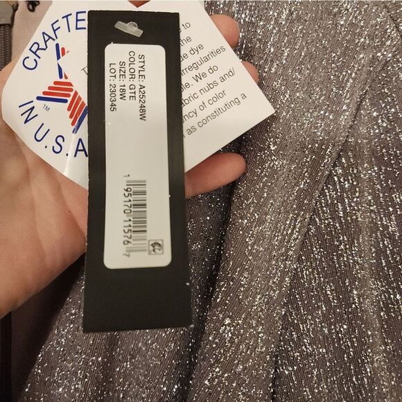 Betsy And Adam Metallic Rusched long Sleeve Gown SIZE 18W NWT - Picture 7 of 8